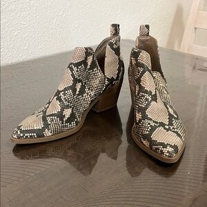 Universal Thread Black and Cream Snake Print Ankle Booties